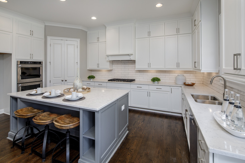 This Long Island Parc kitchen is enhanced by bold contrasting cabinetry