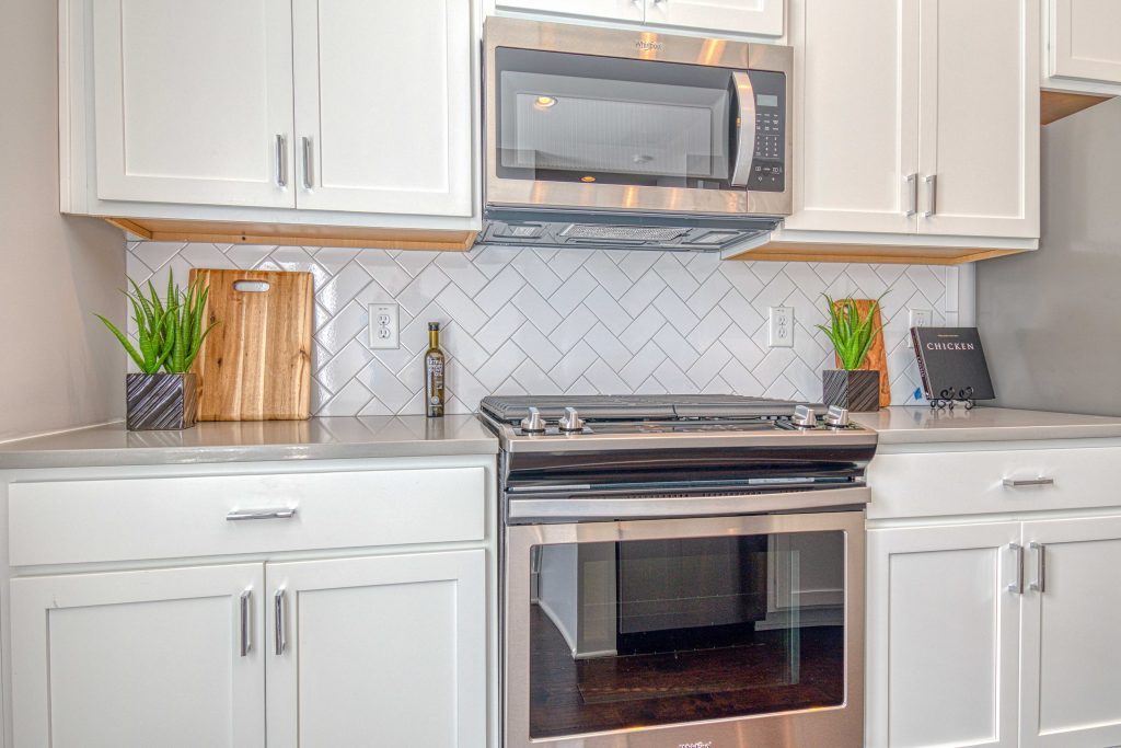 2019 home design trends - Subway tile laid out in different patterns