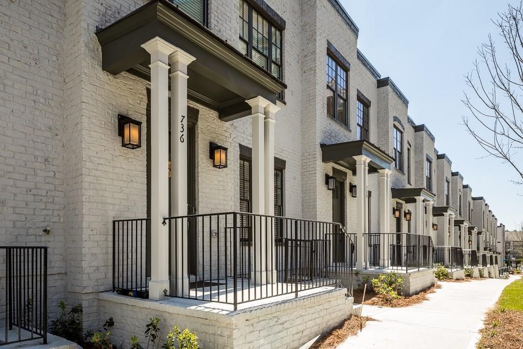 Modern brownstone townhomes in Cosmopolitan - See these intown Atlanta homes by Rockhaven