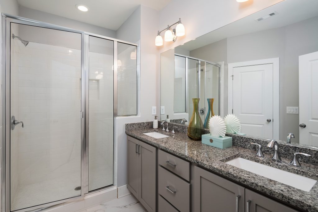 a master bathroom in Eastland Gates