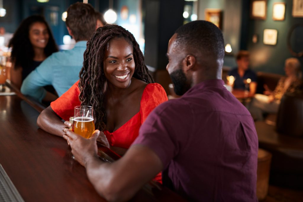 couple on a date stockbroker © 123rf