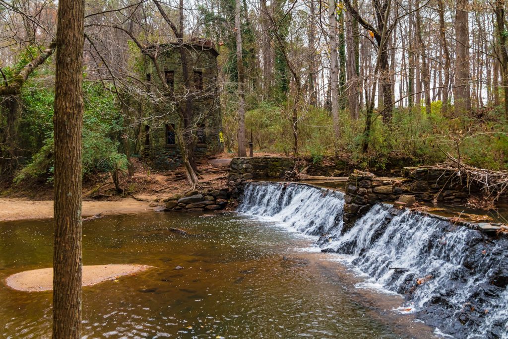 A walking trail you'll find among ther things to do in Decatur georgia drverner © 123rf