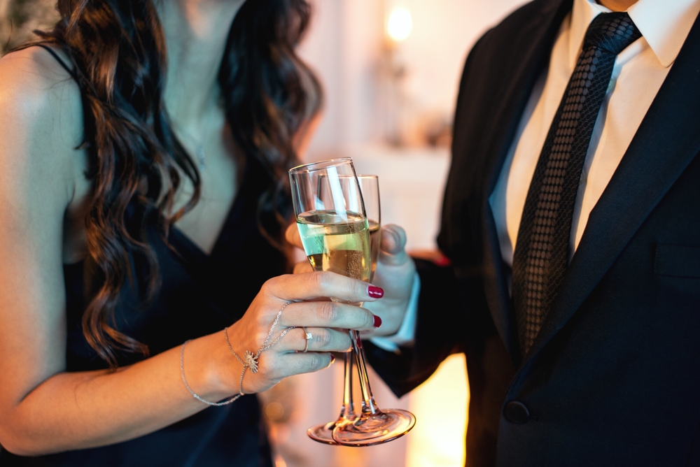 Couple Clinking Champagne Glasses © arda savasciogullari 