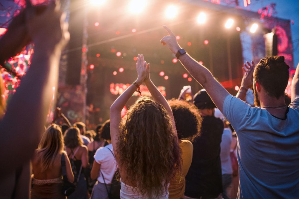 Fun outdoor concert with friends ©Ground Picture
