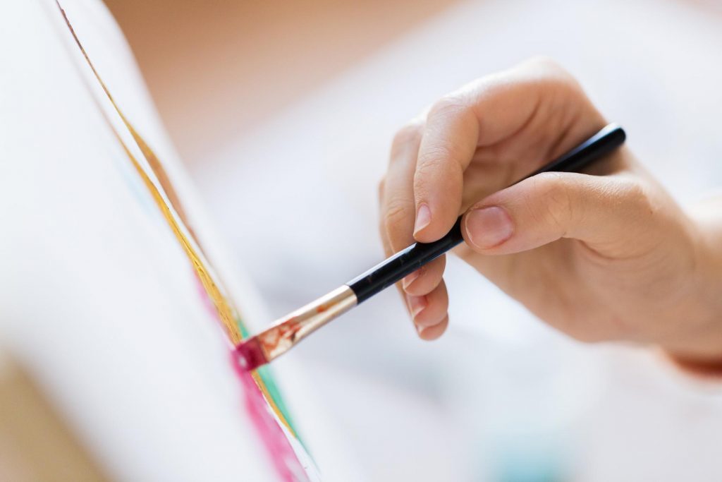 a woman painting
©Ground Picture