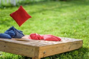 a game a cornhole