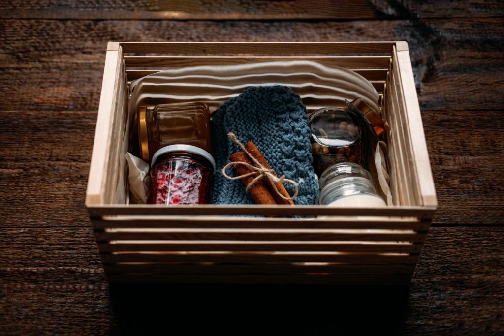 Gift basket with local Georgia-made items and holiday treats for guests.
©IrynaKhabliuk